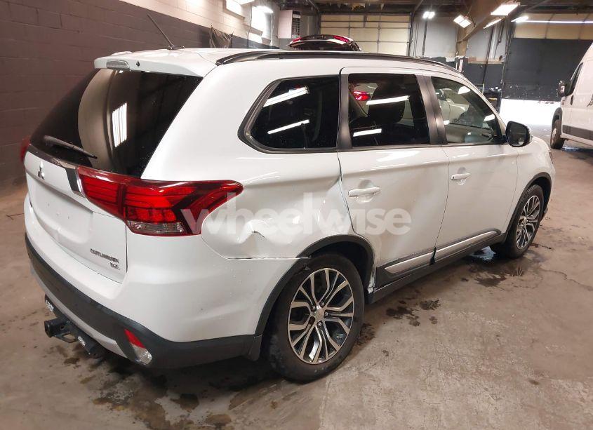 Photo 4 of 2016 Mitsubishi Outlander SEL (VIN JA4AZ3A38GZ036751)