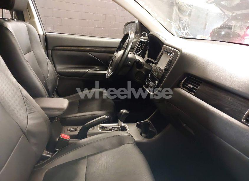 Photo 5 of 2016 Mitsubishi Outlander SEL (VIN JA4AZ3A38GZ036751)