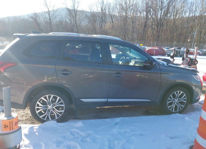 Photo 13 of 2017 Mitsubishi Outlander SE (VIN JA4AZ3A38HZ019482)