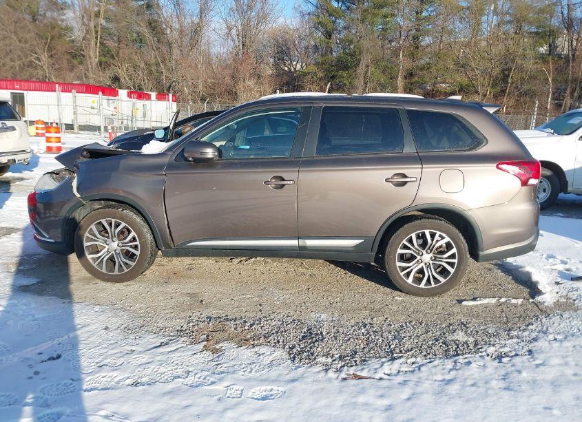 Photo 14 of 2017 Mitsubishi Outlander SE (VIN JA4AZ3A38HZ019482)