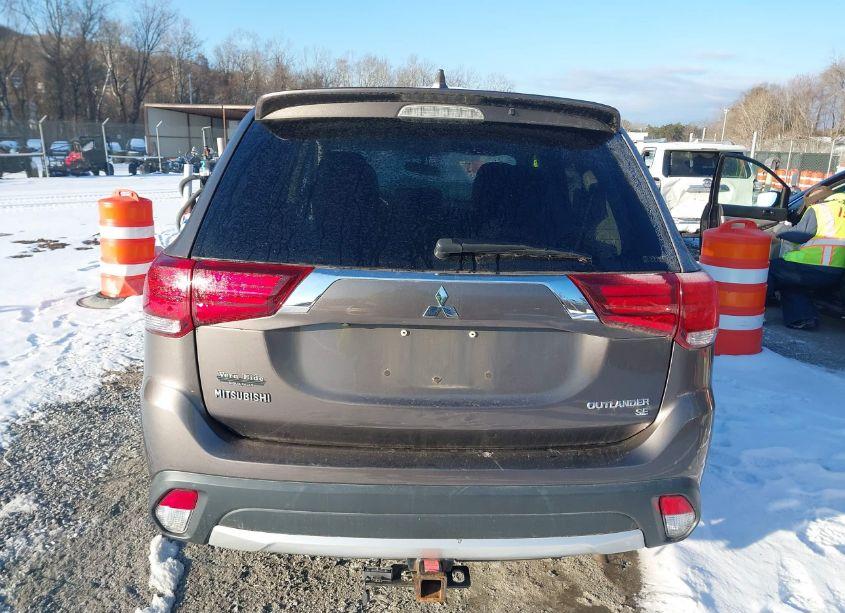 Photo 16 of 2017 Mitsubishi Outlander SE (VIN JA4AZ3A38HZ019482)