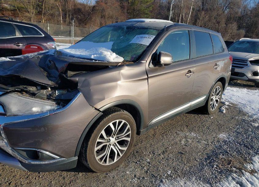 Photo 2 of 2017 Mitsubishi Outlander SE (VIN JA4AZ3A38HZ019482)