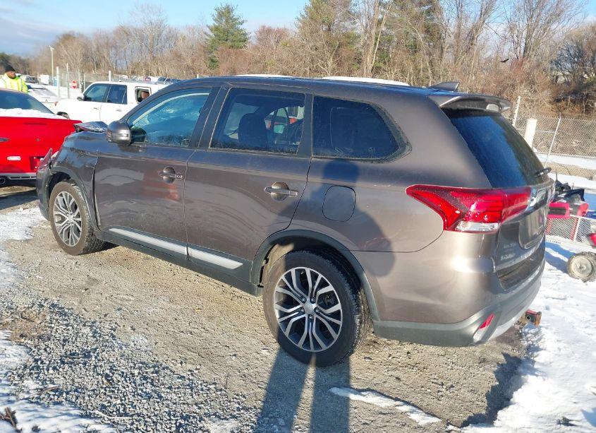 Photo 3 of 2017 Mitsubishi Outlander SE (VIN JA4AZ3A38HZ019482)