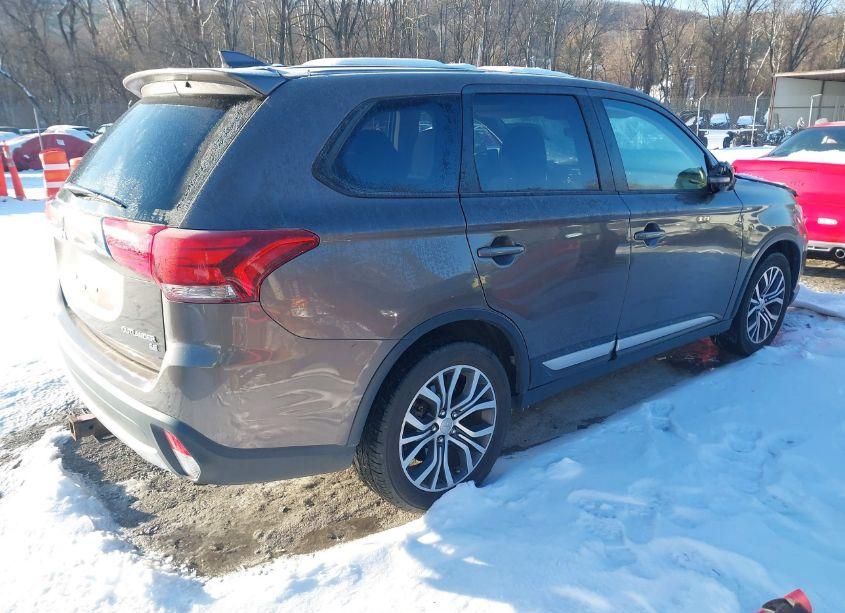 Photo 4 of 2017 Mitsubishi Outlander SE (VIN JA4AZ3A38HZ019482)