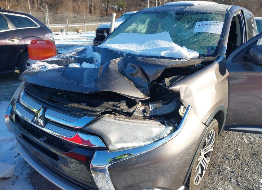 Photo 6 of 2017 Mitsubishi Outlander SE (VIN JA4AZ3A38HZ019482)
