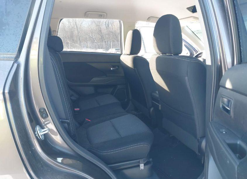 Photo 8 of 2017 Mitsubishi Outlander SE (VIN JA4AZ3A38HZ019482)