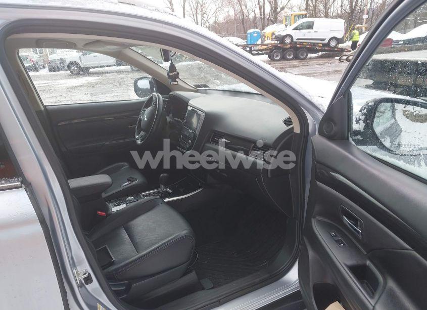 Photo 5 of 2017 Mitsubishi Outlander SEL (VIN JA4AZ3A38HZ050196)
