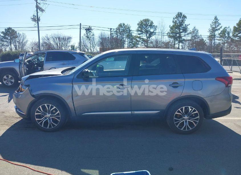 Photo 13 of 2018 Mitsubishi Outlander ES (VIN JA4AZ3A38JZ052343)