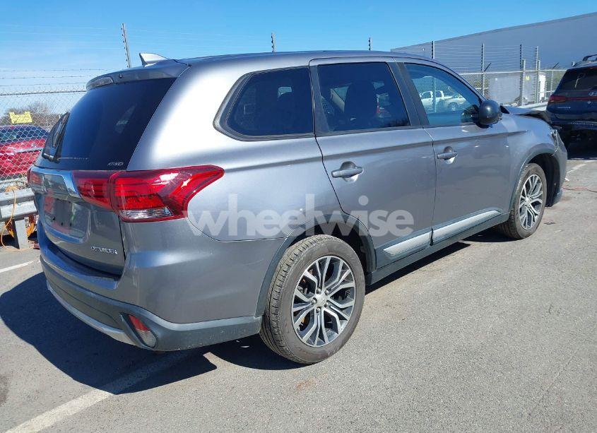 Photo 4 of 2018 Mitsubishi Outlander ES (VIN JA4AZ3A38JZ052343)