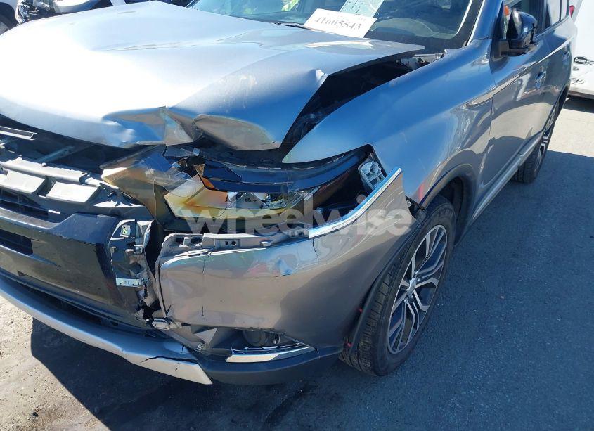 Photo 6 of 2018 Mitsubishi Outlander ES (VIN JA4AZ3A38JZ052343)