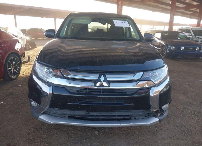 Photo 12 of 2018 Mitsubishi Outlander SE (VIN JA4AZ3A38JZ054867)