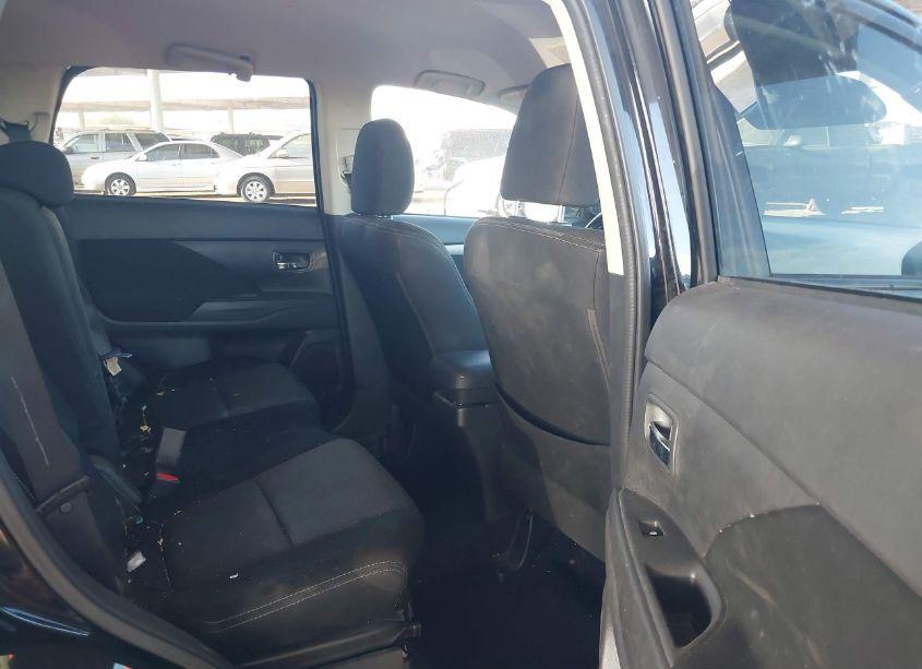Photo 8 of 2018 Mitsubishi Outlander SE (VIN JA4AZ3A38JZ054867)