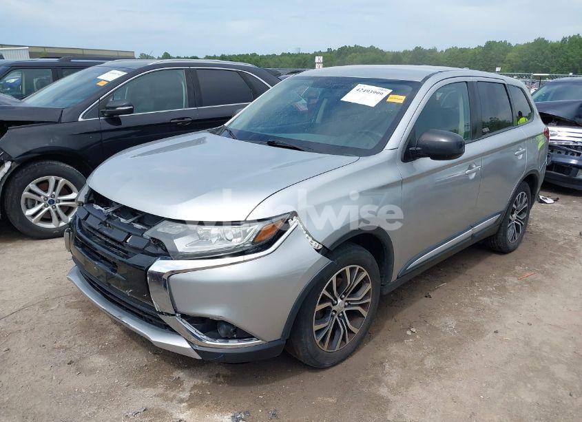 Photo 2 of 2018 Mitsubishi Outlander ES (VIN JA4AZ3A38JZ056151)