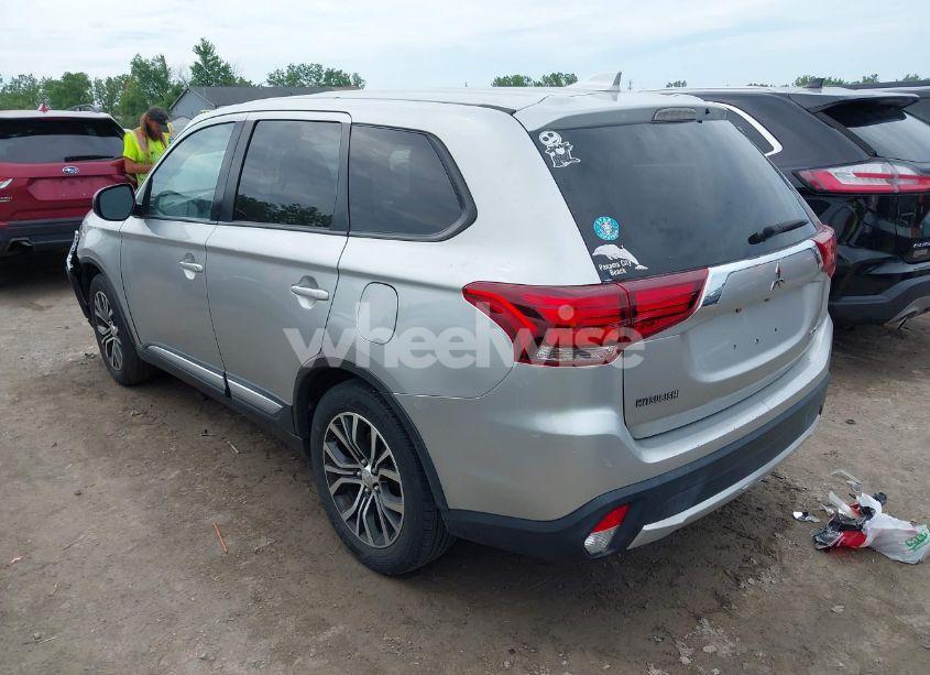 Photo 3 of 2018 Mitsubishi Outlander ES (VIN JA4AZ3A38JZ056151)