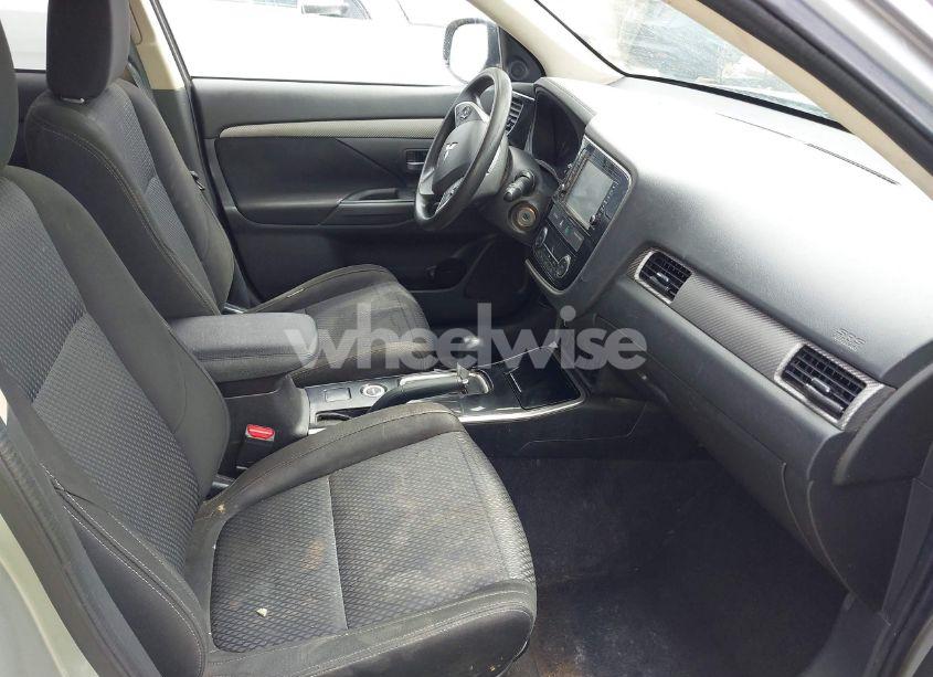 Photo 5 of 2018 Mitsubishi Outlander ES (VIN JA4AZ3A38JZ056151)