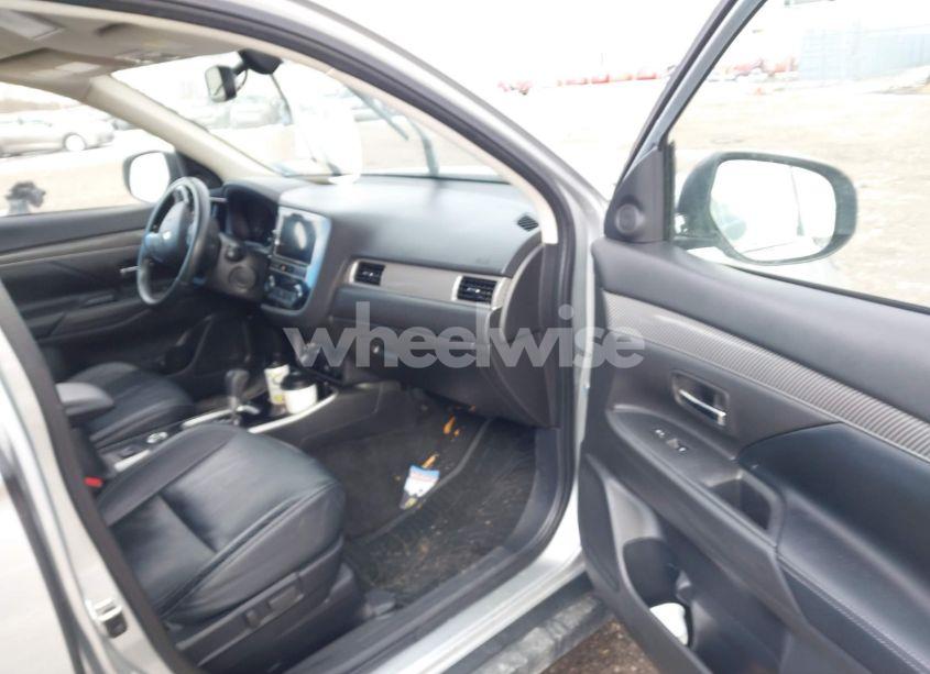 Photo 5 of 2019 Mitsubishi Outlander SEL (VIN JA4AZ3A38KZ039030)