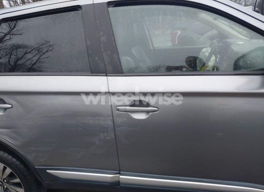 Photo 12 of 2019 Mitsubishi Outlander SE (VIN JA4AZ3A38KZ042008)