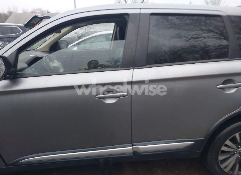 Photo 13 of 2019 Mitsubishi Outlander SE (VIN JA4AZ3A38KZ042008)