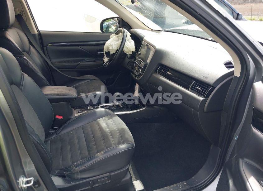 Photo 5 of 2019 Mitsubishi Outlander SE (VIN JA4AZ3A38KZ042008)