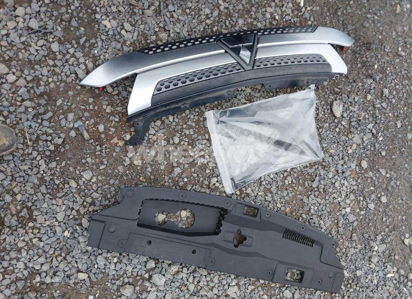 Photo 12 of 2019 Mitsubishi Outlander SE (VIN JA4AZ3A38KZ052036)