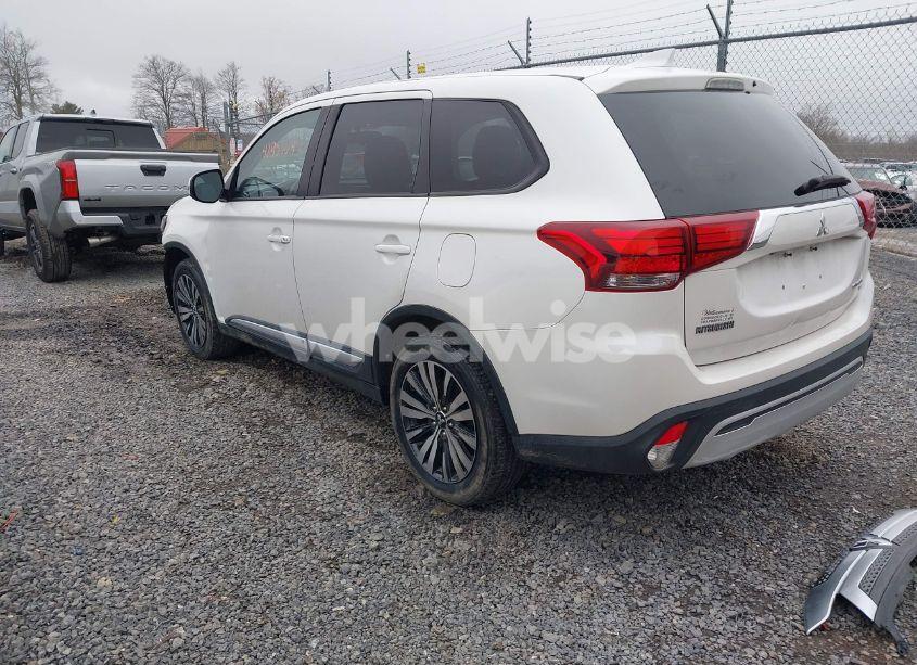 Photo 3 of 2019 Mitsubishi Outlander SE (VIN JA4AZ3A38KZ052036)