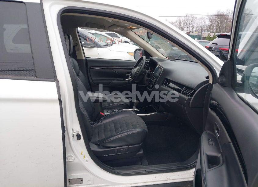 Photo 5 of 2019 Mitsubishi Outlander SE (VIN JA4AZ3A38KZ052036)