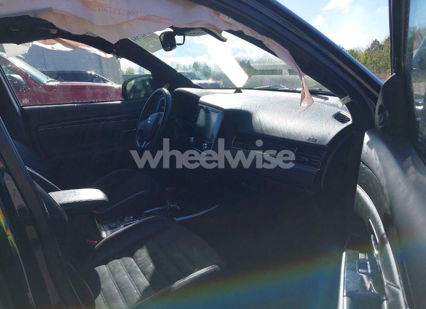 Photo 5 of 2020 Mitsubishi Outlander LE 2.4 S-AWC (VIN JA4AZ3A38LZ043130)