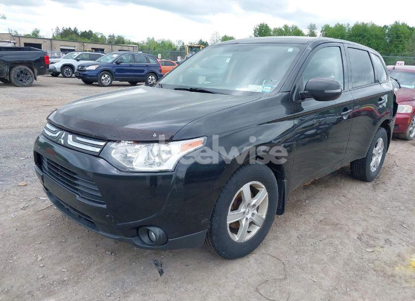 Photo 2 of 2014 Mitsubishi Outlander SE (VIN JA4AZ3A39EZ000175)