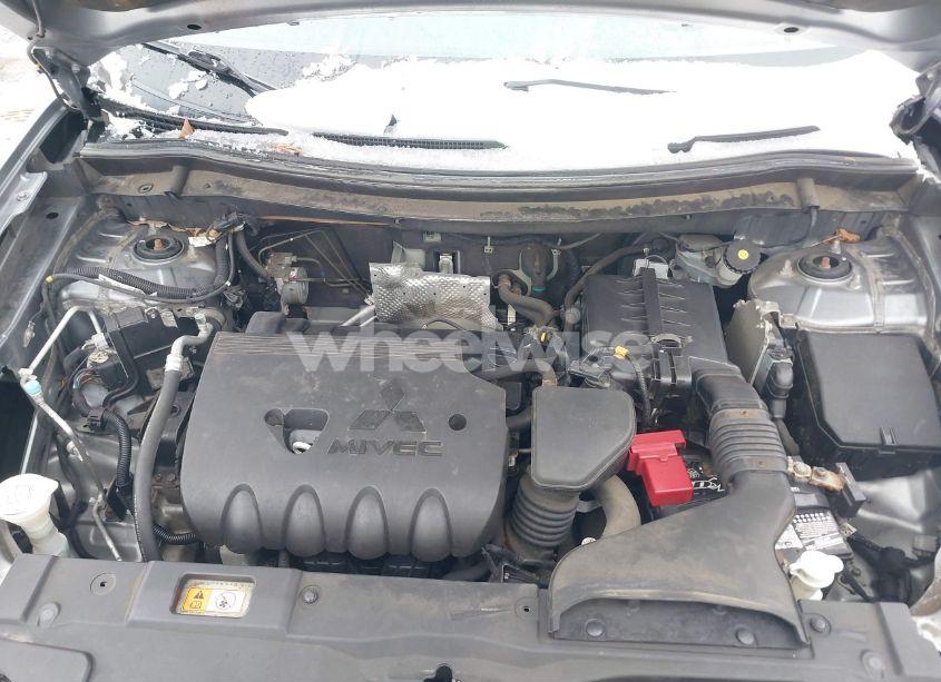 Photo 10 of 2014 Mitsubishi Outlander SE (VIN JA4AZ3A39EZ009409)