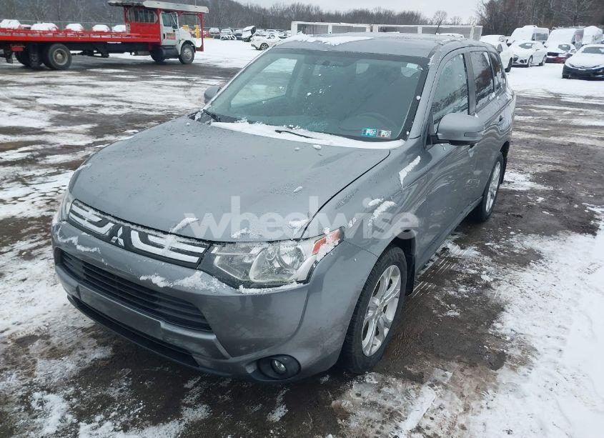 Photo 2 of 2014 Mitsubishi Outlander SE (VIN JA4AZ3A39EZ009409)