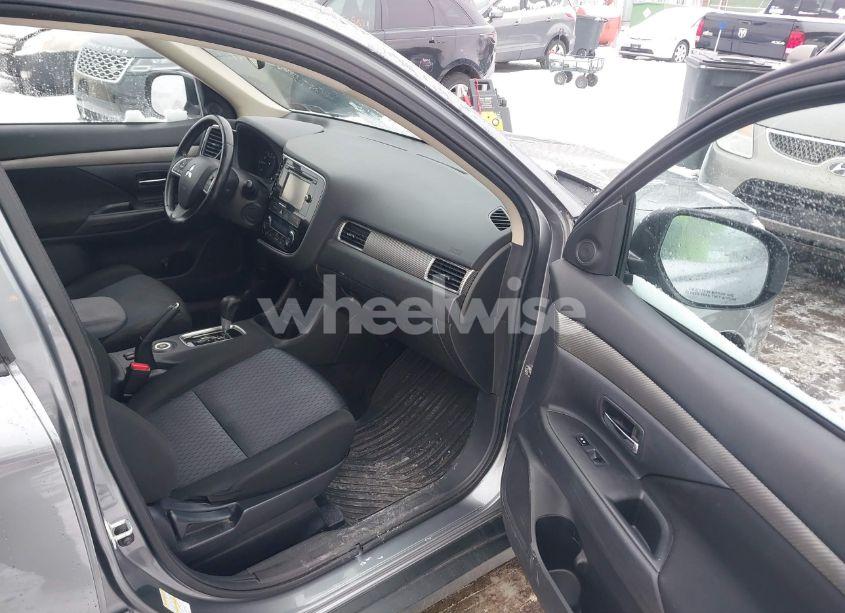 Photo 5 of 2014 Mitsubishi Outlander SE (VIN JA4AZ3A39EZ009409)