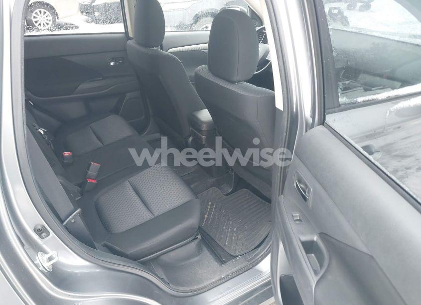 Photo 8 of 2014 Mitsubishi Outlander SE (VIN JA4AZ3A39EZ009409)