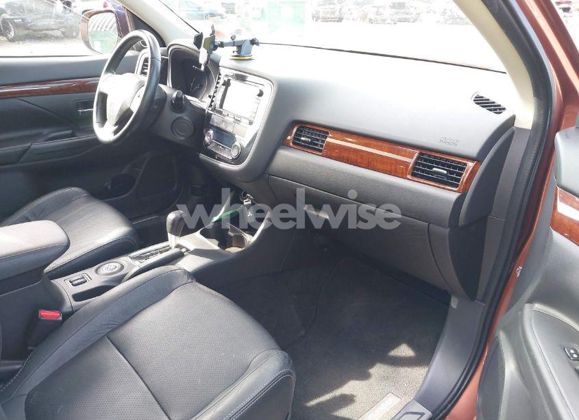 Photo 5 of 2014 Mitsubishi Outlander SE (VIN JA4AZ3A39EZ015923)