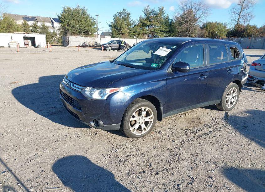 Photo 2 of 2014 Mitsubishi Outlander SE (VIN JA4AZ3A39EZ018420)