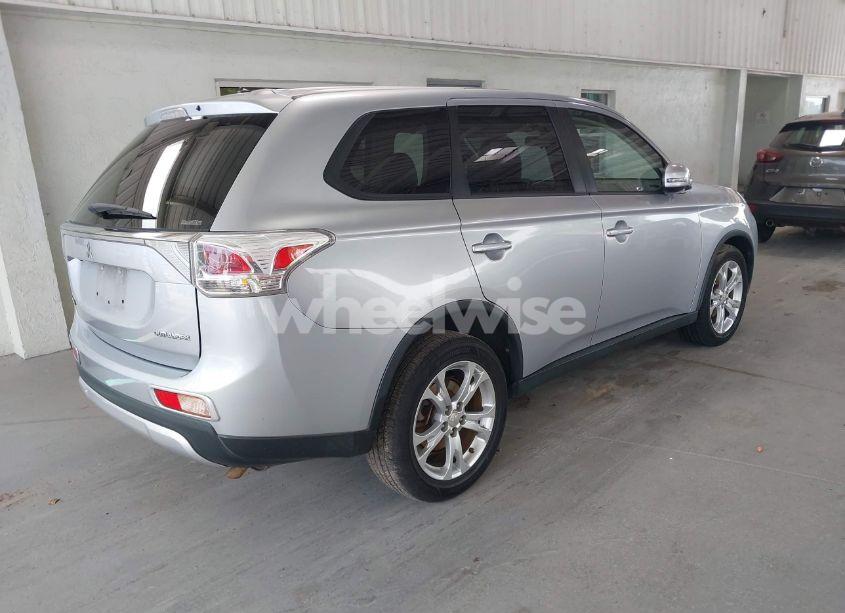 Photo 4 of 2015 Mitsubishi Outlander SE (VIN JA4AZ3A39FZ010819)