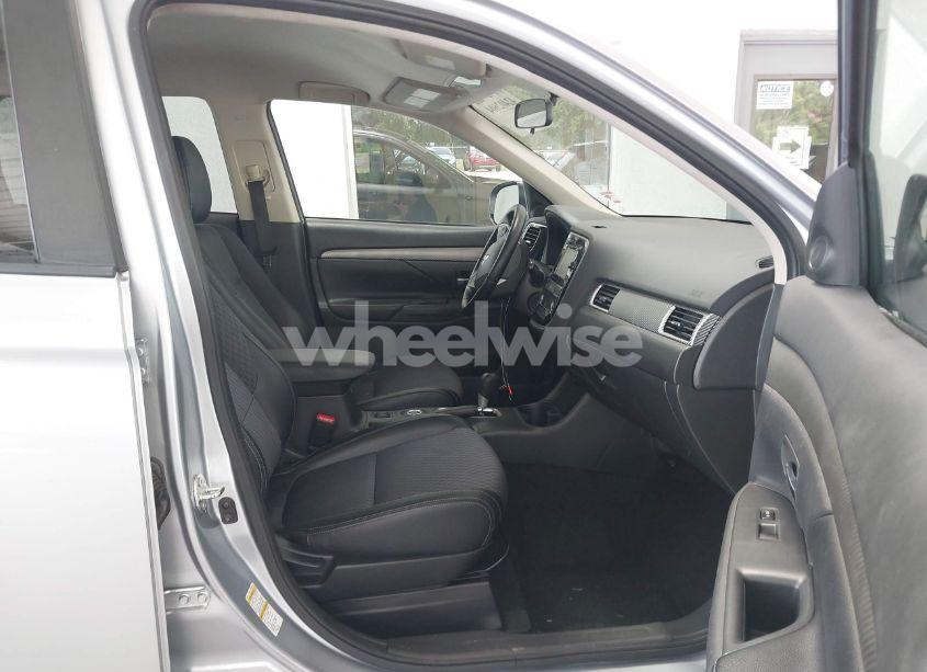 Photo 5 of 2015 Mitsubishi Outlander SE (VIN JA4AZ3A39FZ010819)