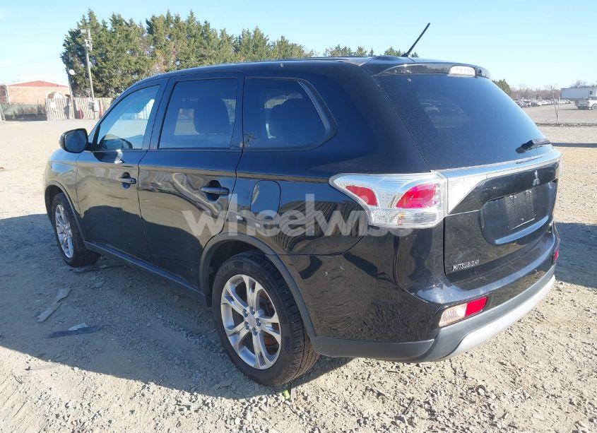 Photo 3 of 2015 Mitsubishi Outlander SE (VIN JA4AZ3A39FZ011159)