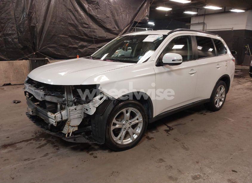 Photo 2 of 2015 Mitsubishi Outlander SE (VIN JA4AZ3A39FZ012490)