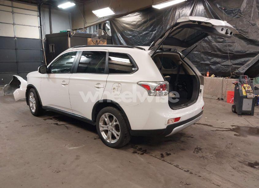 Photo 3 of 2015 Mitsubishi Outlander SE (VIN JA4AZ3A39FZ012490)