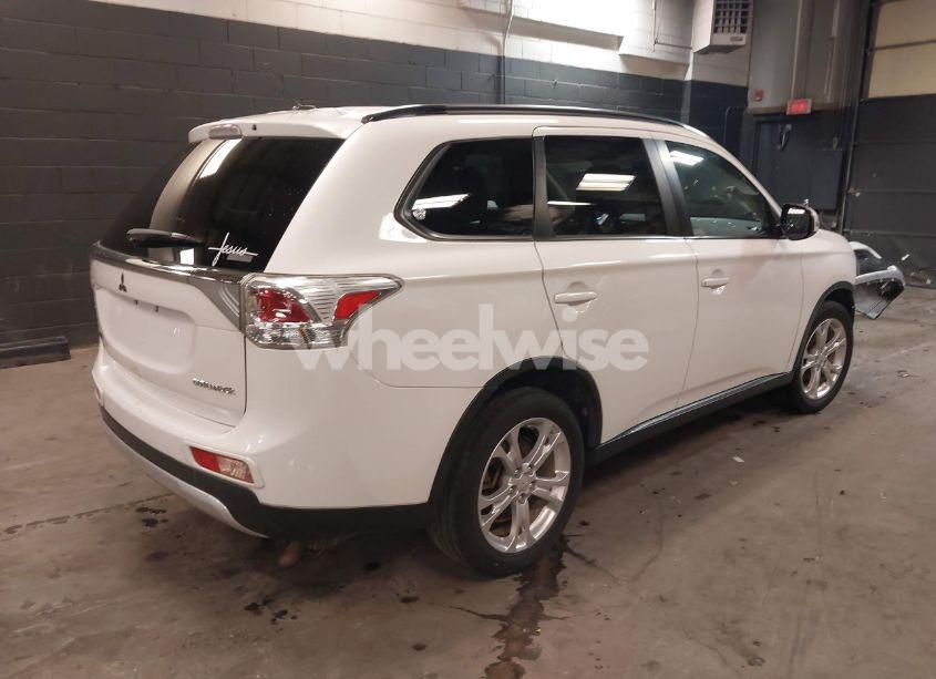 Photo 4 of 2015 Mitsubishi Outlander SE (VIN JA4AZ3A39FZ012490)