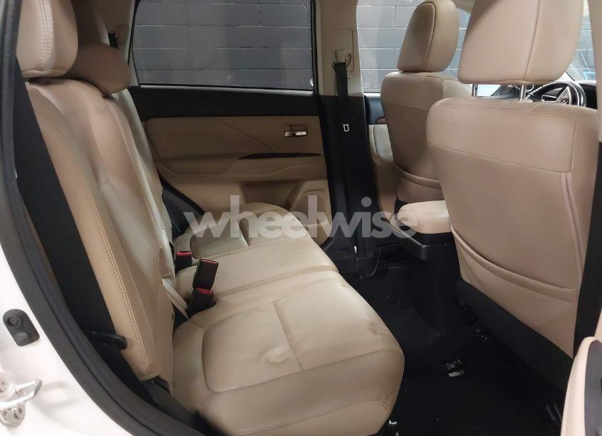 Photo 8 of 2015 Mitsubishi Outlander SE (VIN JA4AZ3A39FZ012490)