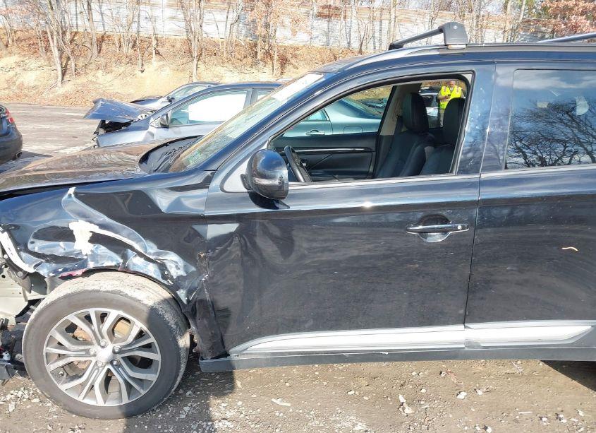 Photo 19 of 2016 Mitsubishi Outlander SEL (VIN JA4AZ3A39GZ036340)