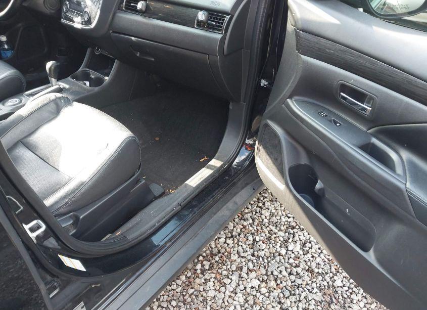 Photo 5 of 2016 Mitsubishi Outlander SEL (VIN JA4AZ3A39GZ036340)