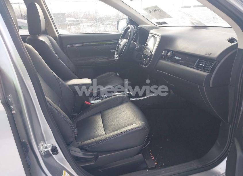 Photo 5 of 2018 Mitsubishi Outlander ES/LE/SE/SEL (VIN JA4AZ3A39JJ006387)