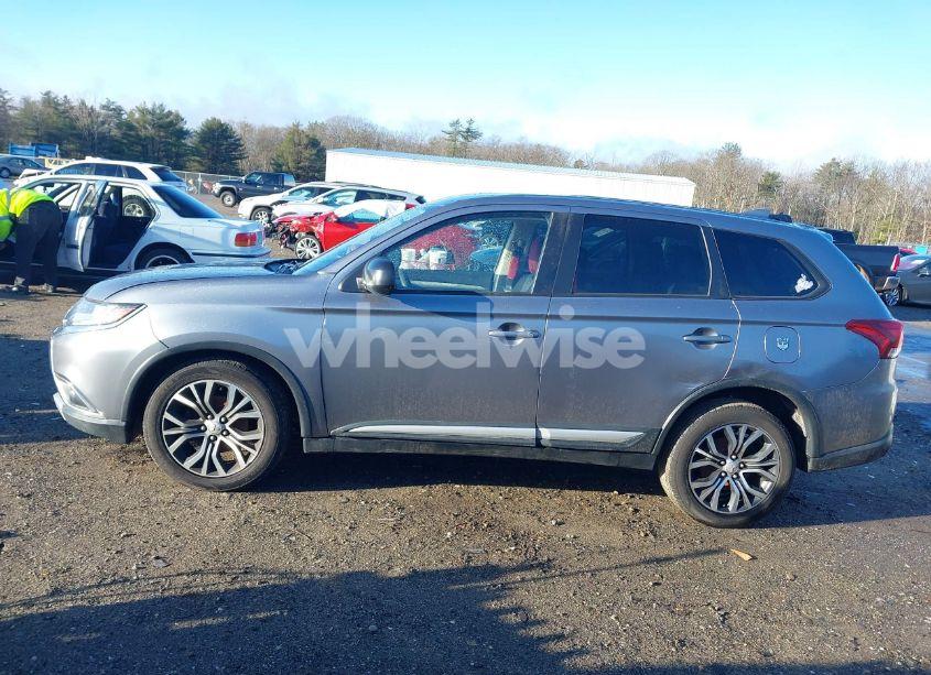 Photo 15 of 2018 Mitsubishi Outlander ES (VIN JA4AZ3A39JZ059222)