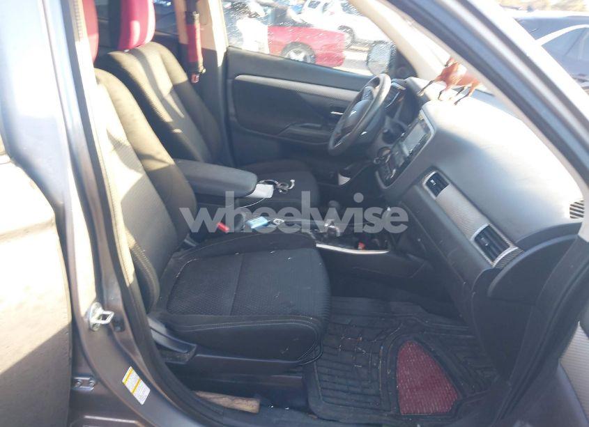 Photo 5 of 2018 Mitsubishi Outlander ES (VIN JA4AZ3A39JZ059222)