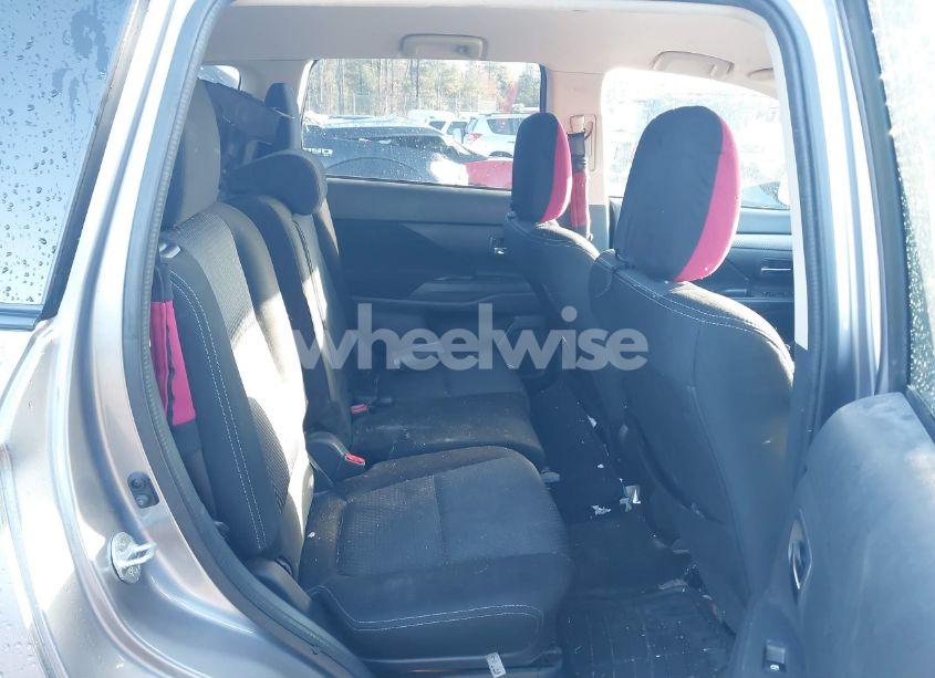 Photo 8 of 2018 Mitsubishi Outlander ES (VIN JA4AZ3A39JZ059222)