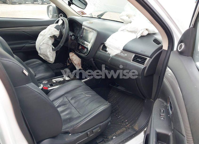 Photo 5 of 2019 Mitsubishi Outlander SEL (VIN JA4AZ3A39KZ005940)