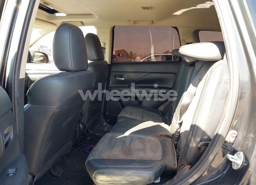 Photo 8 of 2019 Mitsubishi Outlander SE (VIN JA4AZ3A39KZ051123)