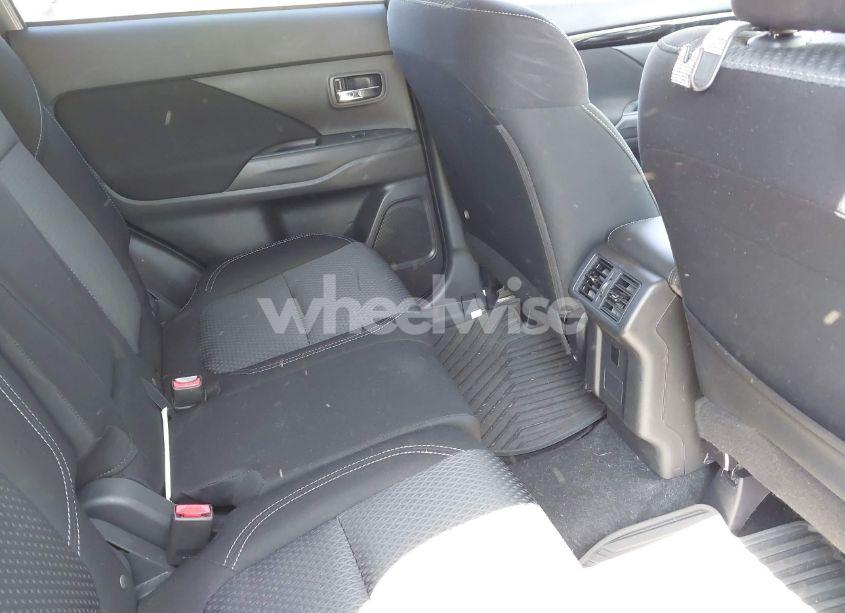 Photo 8 of 2020 Mitsubishi Outlander ES 2.4 S-AWC/LE 2.4 S-AWC/SE 2.4 S-AWC/SEL 2.4 S-AWC/SP 2.4 S-AWC (VIN JA4AZ3A39LZ048854)